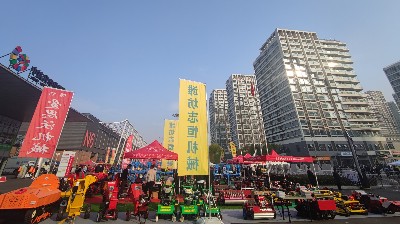 一路東行 ：拓牌精英在青島國(guó)際農(nóng)機(jī)博覽會(huì)